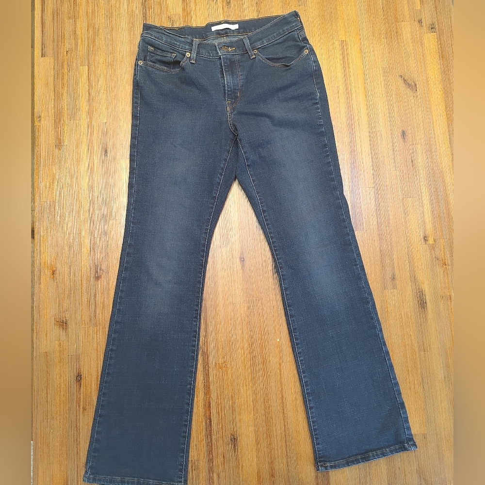 Levi's Women's Classic Bootcut Mid Rise Jeans Sz 6 Length Approx. 31.5 Med Wash